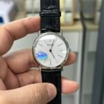 Piaget ultra-thin two-needle mechanical