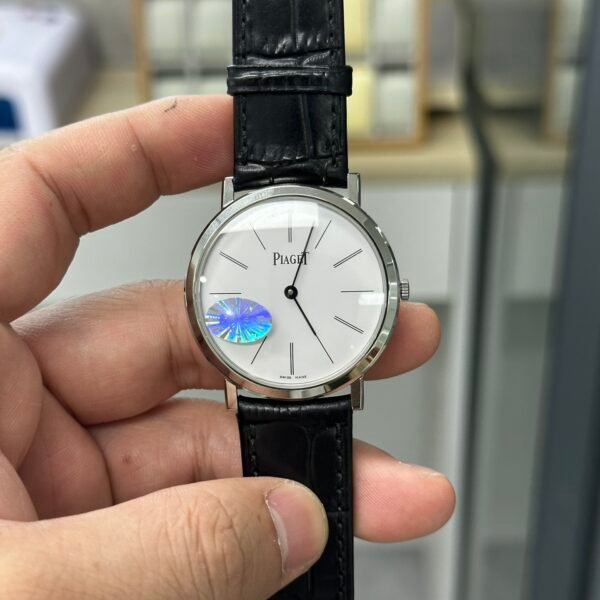Piaget ultra-thin two-needle mechanical